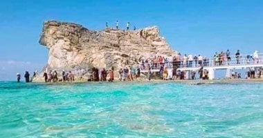 سياحة الشتاء والصيف فى محافظة مطروح.. تجذب السياحة الداخلية والخارجية طوال العام.. مرسى مطروح والساحل الشمالى عاصمة المصايف المصرية والعربية.. شواطئها تستقبل ملايين المصطافين.. صور مزار حمام كيلوباترا