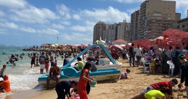 زحام على شواطئ الإسكندرية