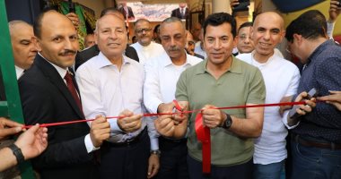 وزير الرياضة ومحافظ القاهرة يفتتحان الملعب الخماسي بمركز شباب شبرا مصر افتتاح الملعب الخماسي بمركز شباب شبرا مصر