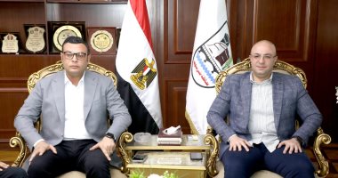 محافظ بني سويف يستقبل وزير الإسكان والمرافق في بداية زيارته للمحافظة