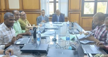 تلقى طلبات 6 مرشحين لانتخابات مجلس الشيوخ بقنا حتى الآن.. فيديو لجنة تلقى أوراق المرشحين لمجلس الشيوخ