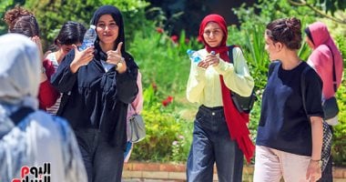 طلاب علمى رياضة: امتحان الرياضيات البحتة سهل.. وبعض الأسئلة تحتاج لتركيز طلاب الثانوية العامة