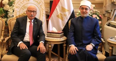 المفتي يهنئ رئيس محكمة النقض بتوليه المنصب رسميًّا متمنيًا له دوام التوفيق مفتي الجمهورية يهنئ رئيس محكمة النقض