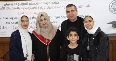 "لن نرضخ لآلة القتل الإسرائيلية".. مدير مركز غزة للثقافة والفنون في حوار لـ"اليوم السابع": الاحتلال دمر مكتبتى بعدما جمعت 2500 كتاب على مدار أكثر من 20 عاما.. أشرف سحويل: فقدت 120 عملا فنيا بعد استهداف منزلي أشرف سحويل