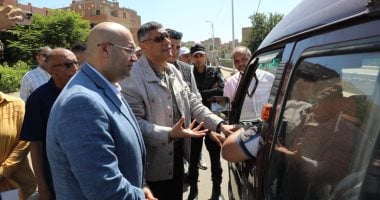 محافظ الجيزة يضبط سائقًا يسير عكس الاتجاه خلال جولة له بطريق بهرمس محافظ الجيزة يضبط سائقًا يسير عكس الاتجاه