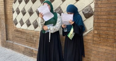 توافد طلاب الثانوية العامة بالجيزة على اللجان لأداء امتحان الرياضيات البحتة طلاب الثانوية العامة