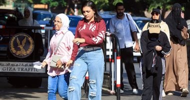 طلاب الثانوية نظام قديم يتوافدون على لجان امتحانات الجيولوجيا والجبر وعلم النفس طلاب الثانوية العامة