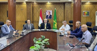مدير تعليم القليوبية يتابع انتظام امتحانات الثانوية من غرفة العمليات بالمديرية