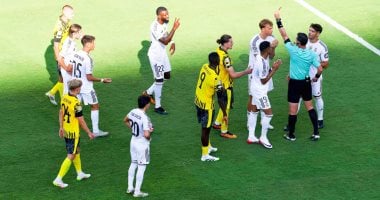 دين هويسن يلحق بنهائي كأس العالم للأندية حال تأهل الريال طرد هويسن ضد دورتموند