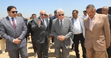 محافظ بني سويف ومستشار رئيس الجمهورية في جولة بالمرسى السياحي الجديد