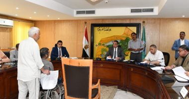 محافظ الفيوم يوجه بتوفير مساعدات مالية وتيسير إجراءات المعاشات للحالات الأولى بالرعاية