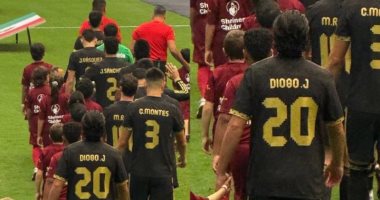 نيوز برو : 
                                            خيمينيز مهاجم المكسيك يودّع جوتا بطريقته الخاصة فى نهائى الكأس الذهبية
                                        