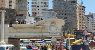 الإسكندرية تواصل أعمال المشروعات التنموية لحل أزمة المرور.. هدم الجهه اليمنى من كوبرى المندرة بالكامل.. البدء فى تمهيد الطريق البديل المؤدى إلى الكورنيش.. المشروع يتضمن أعمال البنية التحتية وتطوير الميدان.. صور اعمال هدم الكوبرى