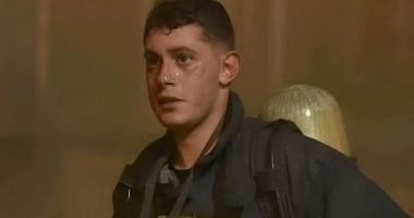 بطل ابن بطل.. نور امتياز كامل يكتب فصلا جديدا من العطاء بحريق رمسيس.. الوالد استشهد فى موقعة الواحات والابن جسد البطولة فى حريق السنترال.. والدته لـ"اليوم السابع": اللي خلف ما ماتش وكلنا فداء مصر ملازم أول نور امتياز كامل