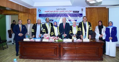 رئيس جامعة سوهاج يشهد مناقشة رسالة دكتوراة فى أمراض الروماتيزم والتأهيل