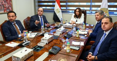 وزيرة التنمية المحلية تتابع جهود تحسين مستوى النظافة فى القاهرة والجيزة