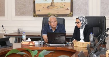 محافظ الوادى الجديد يبحث آليات عمل منظومة ميكنة صندوق استصلاح الأراضى