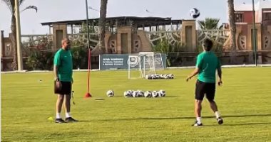 نبيل الكوكى يستعرض مهاراته على هامش المران الصباحى للمصرى.. فيديو نبيل الكوكي