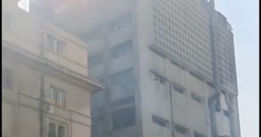 انتشار سيارات الإطفاء وخزانات استراتيجية بمحيط حريق سنترال رمسيس حريق سنترال رمسيس