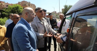 محافظ الجيزة يضبط سائقا يسير عكس الاتجاه بطريق بهرمس.. فيديو محافظ الجيزة يضبط سائقًا يسير عكس الاتجاه بطريق بهرمس