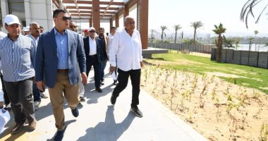 وزير الإسكان يتفقد المنطقة الاستثمارية ومشروع الأرينا بحدائق "تلال الفسطاط"