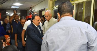 محافظ أسيوط يتفقد عيادة التأمين الصحى ويبحث مع المستثمرين الفرص الواعدة جانب من جولة التفقد