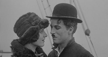 كيف اتسلهم تشارلى تشابلن فيلمه الأيقونى The Gold Rush من صورة من كلوندايك تشارلي تشابلن من فيلم الأيقوني The Gold Rush