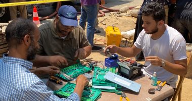 مهندسو الاتصالات يسطرون ملحمة بطولية على أرصفة سنترال رمسيس.. فيديو مهندسي الاتصالات يسطرون ملحمة بطولية على أرصفة سنترال رمسيس
