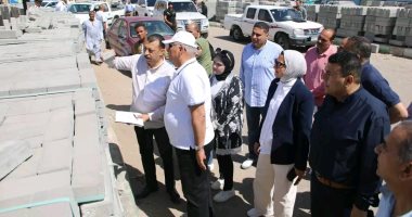 محافظ الوادى الجديد يتابع رفع كفاءة الطرق