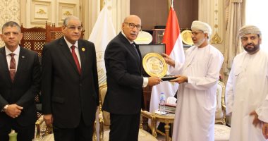 وفد قضائي من سلطنة عمان يهنئ رئيس مجلس القضاء الأعلى بمنصبه الجديد 