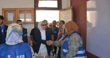 نائب محافظ الوادى الجديد تتابع استقبال قافلة "إيد واحدة" بقرية ناصر الثورة