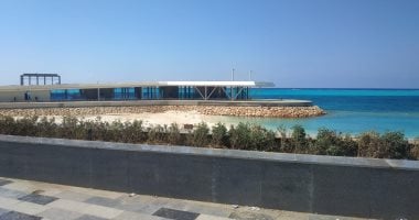 مفاجأة سارة للمصطافين وعشاق مطروح.. الكورنيش يغير واجهة المدينة ويزيد مساحة جمالية جديدة.. المحافظة تستعد لمصيف مختلف هذا العام.. ووضع اللمسات النهائية لتطوير الكورنيش .. صور تطوير كورنيش مطروح
