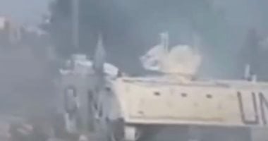 عناصر من"اليونيفيل" تلقى قنابل مسيلة للدموع على لبنانيين والقوات الأممية توضح جانب من الاشتباكات بين اليونيفيل ومواطنين لبنانيين اليوم