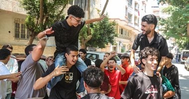 فرحة بين طلاب الثانوية العامة بسبب ”الأحياء” وختام الامتحانات.. تفاصيل - اليوم السابع