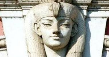 رأس المعبودة إيزيس