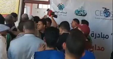 محافظ الوادى الجديد يتفقد قوافل مبادرة إيد واحدة الطبية.. فيديو