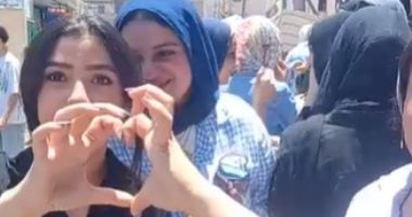شوكولاته وأيفون وساعات هدايا لطالبات الثانوية العامة بكفر الشيخ.. فيديو - اليوم السابع