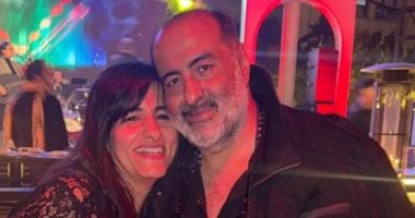 صورة نادرة على ظهر فيل.. سامح عبد العزيز مع شقيقته في طفولتهما سامح عبد العزيز وشقيقته