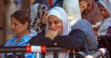 الأمهات يختمن شهور السهر والترقب بالدعاء والأمل فى آخر أيام امتحانات الثانوية