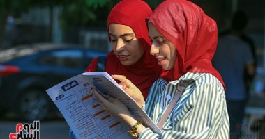 المراجعة الأخيرة.. طلاب الثانوية العامة يستعدون لأداء الامتحان طلاب الثانوية العامة