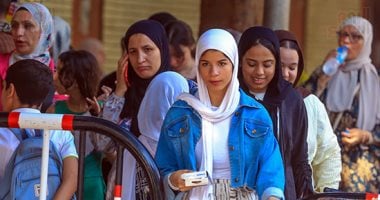 فى آخر أيام الامتحانات.. انتظام دخول طلاب الثانوية العامة إلى اللجان بالدقى طلاب الثانوية العامة