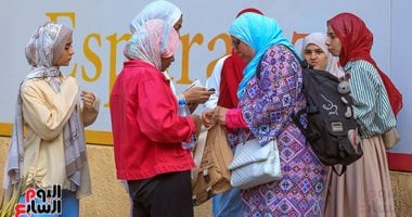طلاب الثانوية العامة يبدأون امتحان الأحياء والرياضيات والإحصاء طلاب الثانوية العامة