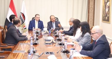 خلال الاجتماع 