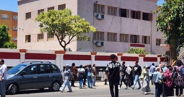 فرحة آخر يوم.. شاهد سعادة طلبة الثانوية العامة بنهاية الامتحانات.. فيديو طلاب الثانوية العامة فى الأقصر