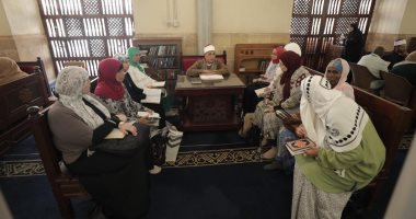 وكيل الأزهر: الإمام الأكبر وجه بزيادة فروع الرواق الأزهرى لكبار السن والأطفال وكيل الأزهر الشريف، يتفقد حلقات القرآن الكريم المخصصة للكبار في الجامع الأزهر