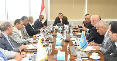 وزير الإسكان يتابع موقف عددٍ من مشروعات مرافق مياه الشرب والصرف الصحى