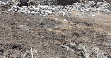 إزالة 30 حالة تعدى واسترداد 15 حالة غير صالحة للتقنين فى إسنا.. صور