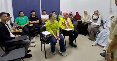 جامعة دمنهور تعقد فعاليات أولى دورات أساسيات اللغة الإنجليزية للطلاب ذوي الهمم جانب من الدورة