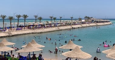 بعد انتهاء الثانوية العامة.. إقبال كبير على الشواطئ العامة بالغردقة (فيديو) إقبال كبير على الشواطئ العامة بالغردقة