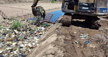 محافظ أسيوط يؤكد مواصلة تطهير الترع والرى تنفذ أعمال نزع الحشائش ورفع المخلفات